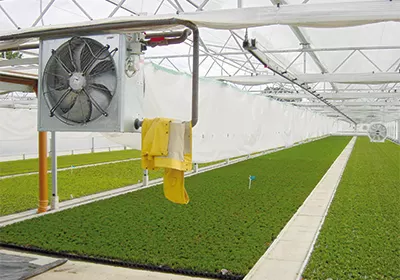 Deckenmontage einer Warmluftheizung