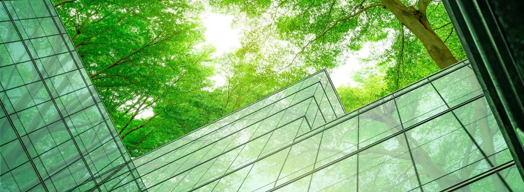 Umweltfreundliches Gebäude in der modernen Stadt.