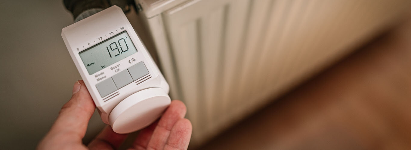 elektronisches Thermostat an Heizung